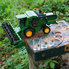 Наливатор алкоголя "Комбайн John Deere"  под 4, 5 или 6 рюмок