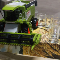 Алко-наливатор «Комбайн CLAAS» на   чарокдля ефектнї подачі напоїв З вбудованим акумулятором