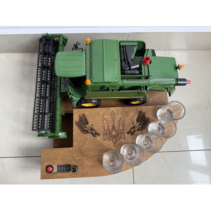 Алкогольный наливатор "Комбайн John Deere" на 5 рюмок (диспенсер алкоголя, алконаливатор)
