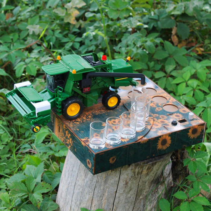Наливатор алкоголя "Комбайн John Deere" под 4, 5 или 6 рюмок 6 чарок