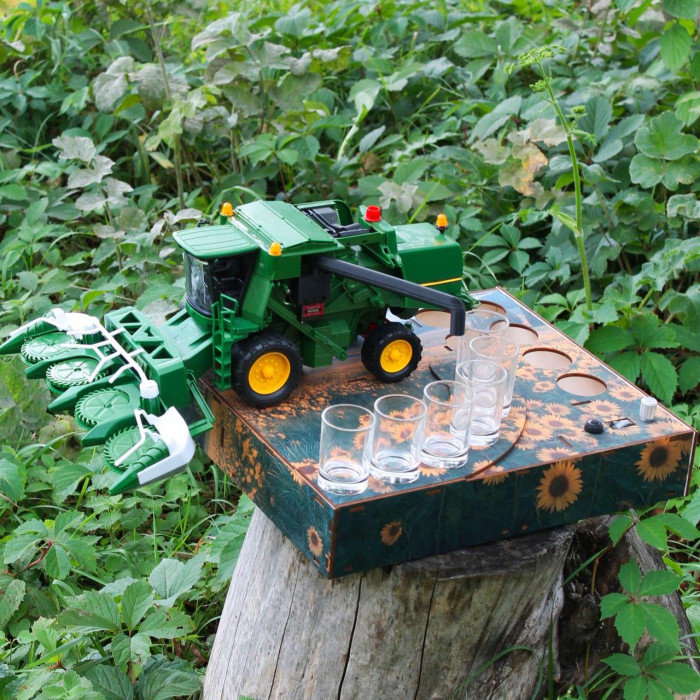 Наливатор алкоголя "Комбайн John Deere" под 4, 5 или 6 рюмок 6 чарок