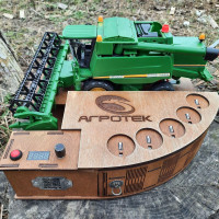 Наливатор "Комбайнер" John Deere под 5 рюмок з вбудованим акумулятором
