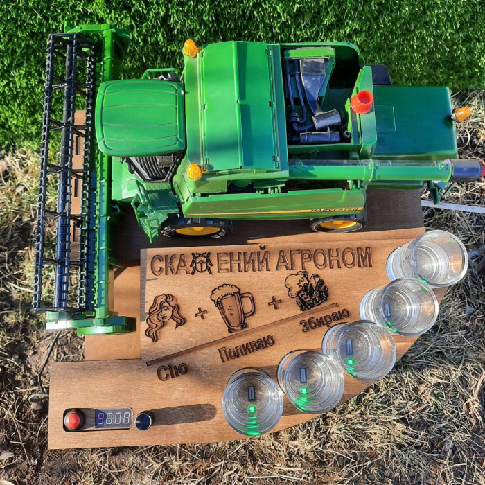 Наливатор "Комбайнер" John Deere под 5 рюмок. З вбудованим акумулятором