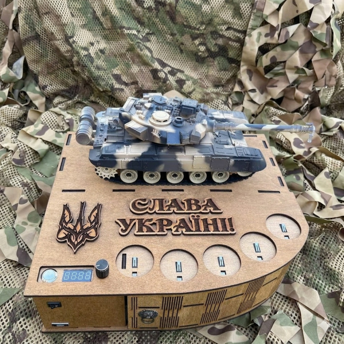 Автоматичний наливатор Танк «Танковий залп» з підсвіткою — оригінальний подарунок на 5–6 чарок